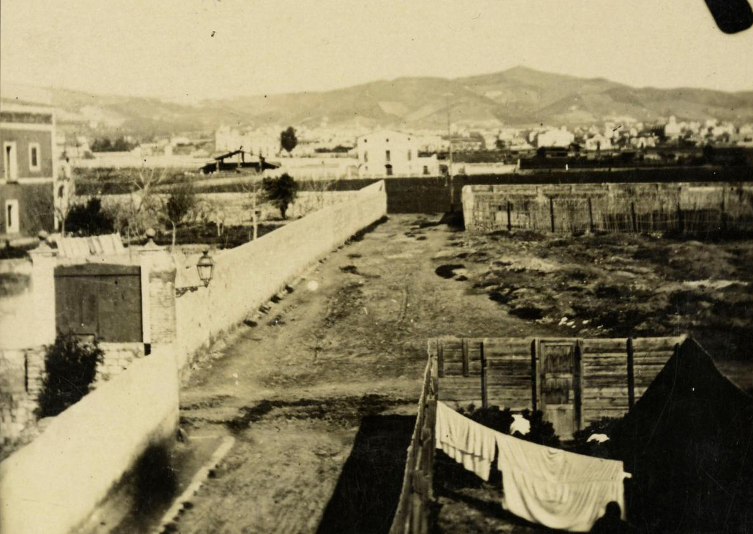 1900 AMDS Vista del carrer de Miquel Àngel cruïlla amb el carrer de Papin. A l_esquerra cal Sr. Nicasi.